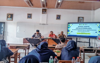Mantapkan Program Semester Genap, MIM 12 Sumuragung Gelar Rapat Kerja Guru