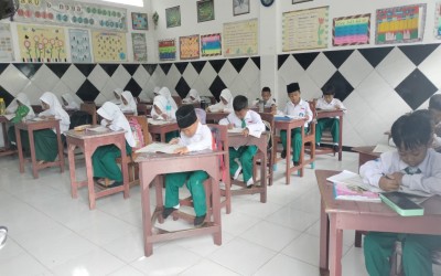 MIM 12 SUMURAGUNG MEMULAI KEGIATAN PEMBELAJARAN SEMESTER GENAP DENGAN MEMANTAPKAN PROGRAM CALISTUNG